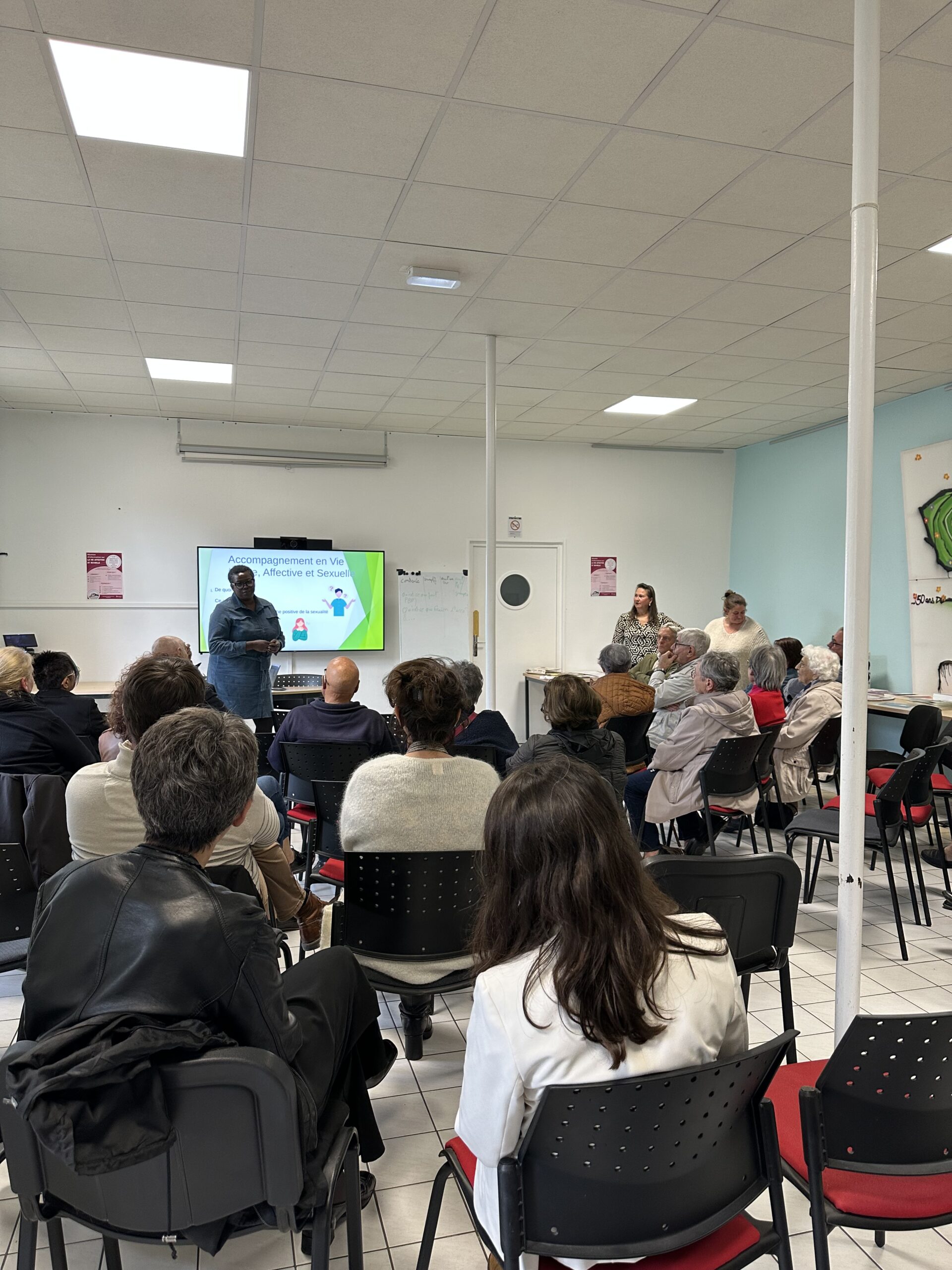 Une réunion sur le sujet de la vie affective et sexuelle à l'Unapei 86